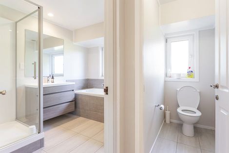 Photo of property in 2/6 Venus Place, Half Moon Bay, Auckland, 2012