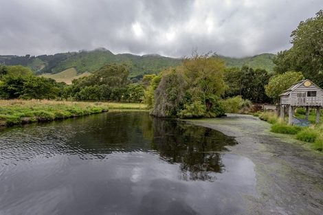 Photo of property in 173 State Highway 1, Waikanae, 5391