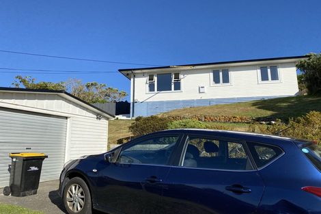 Photo of property in 7 Link Road, Newlands, Wellington, 6037