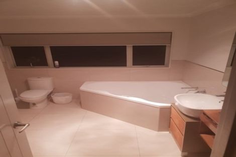 Photo of property in 106 Lake Panorama Drive, Henderson Valley, Auckland, 0612