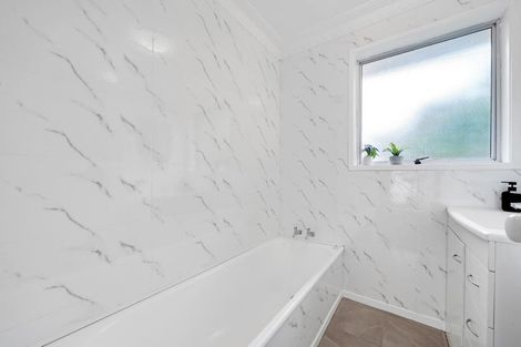 Photo of property in 3 Dundas Place, Henderson, Auckland, 0612
