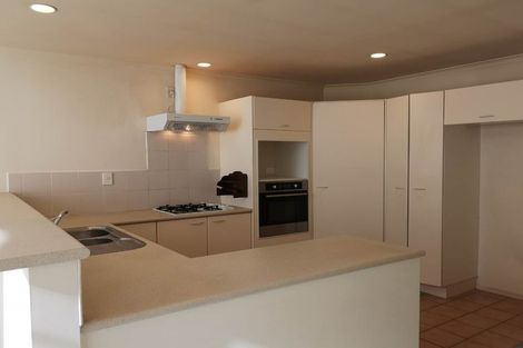 Photo of property in 2 Te Hoe Grove, Pinehill, Auckland, 0632