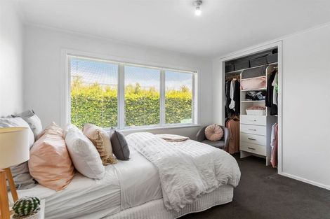 Photo of property in 70 Edgewater Drive, Pakuranga, Auckland, 2010