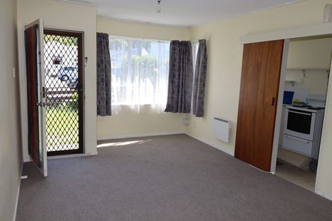 Photo of property in 2/171 Queens Drive, Lyall Bay, Wellington, 6022