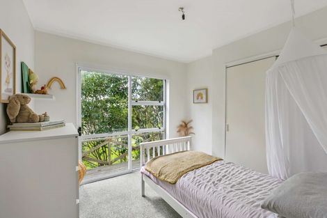 Photo of property in 8a Holiday Road, Stanmore Bay, Whangaparaoa, 0932