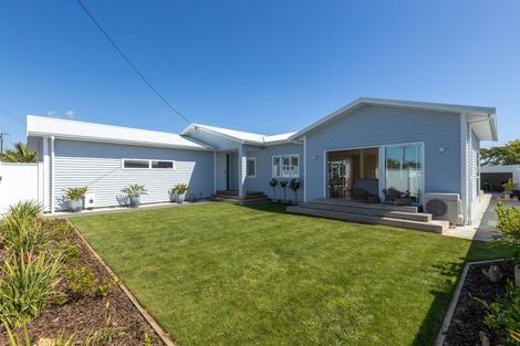 Photo of property in 12 Kowhai Street, Strandon, New Plymouth, 4312
