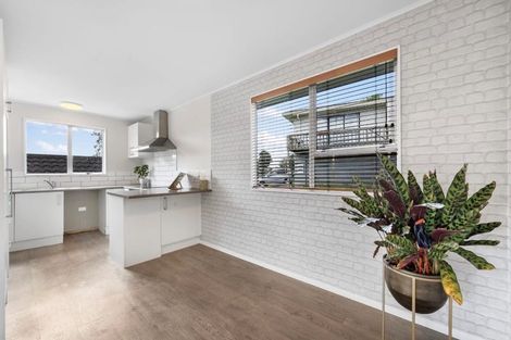 Photo of property in 63 Trias Road, Totara Vale, Auckland, 0629