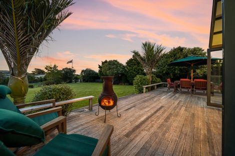 Photo of property in 32 Paekakariki Hill Road, Pauatahanui, Porirua, 5381