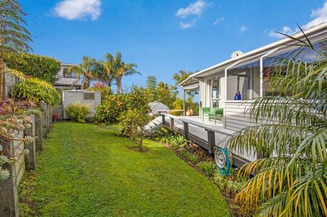 Photo of property in 3 Deverell Place, Northcross, Auckland, 0632