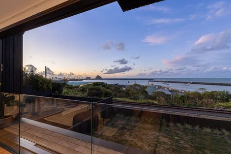 Photo of property in 10a Whiteley Street, Moturoa, New Plymouth, 4310