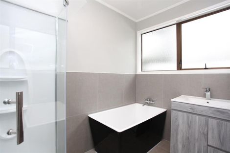 Photo of property in 11 Montego Place, Weymouth, Auckland, 2103