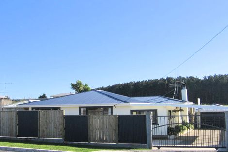 Photo of property in 13 Andrews Street, Foxton Beach, Foxton, 4815