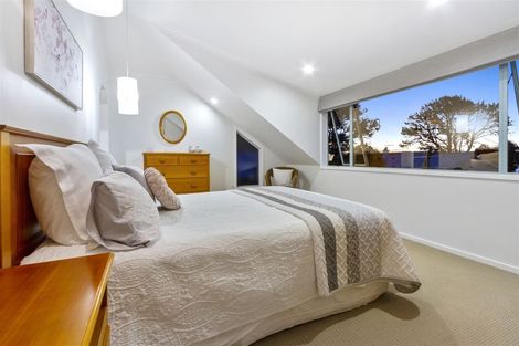 Photo of property in 1/71 Beresford Street, Bayswater, Auckland, 0622