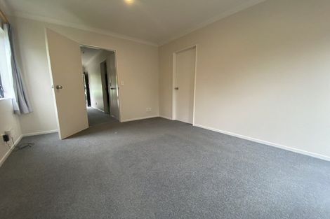 Photo of property in 2 Stella Grove, Newlands, Wellington, 6037
