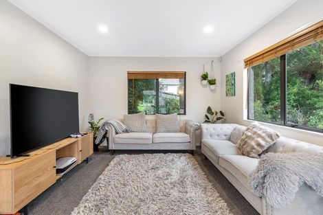 Photo of property in 1/1018 East Coast Road, Fairview Heights, Auckland, 0630