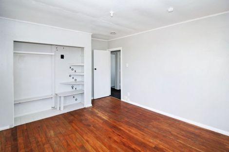 Photo of property in 90 Cook Street, Marfell, New Plymouth, 4310