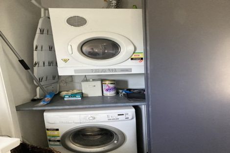 Photo of property in 58 Miromiro Road, Normandale, Lower Hutt, 5010