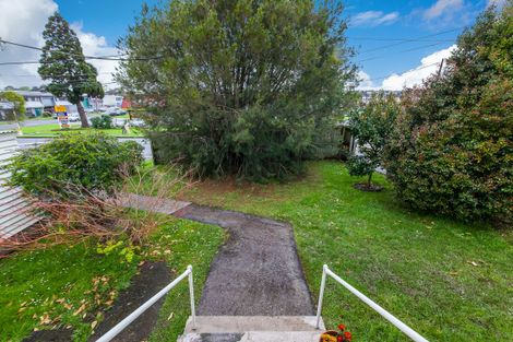 Photo of property in 14 Binsted Road, New Lynn, Auckland, 0600