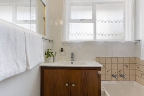 Photo of property in 10 Mccullough Avenue, Papatoetoe, Auckland, 2025