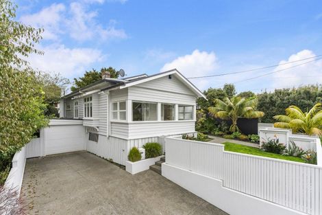 Photo of property in 202 Queen Street, Northcote Point, Auckland, 0627