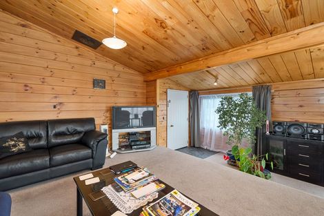 Photo of property in 2 Bata Place, Pomare, Rotorua, 3015