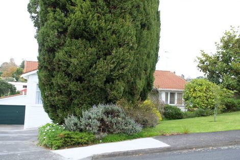 Photo of property in 3 Luplau Crescent, Cockle Bay, Auckland, 2014