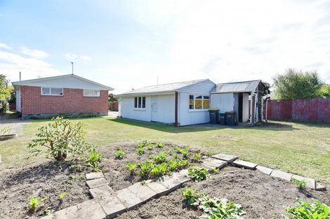 Photo of property in 25 Liverton Crescent, Bishopdale, Christchurch, 8053