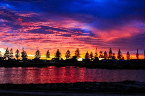 Photo of property in 28 Kaituna Place, Te Awa, Napier, 4110