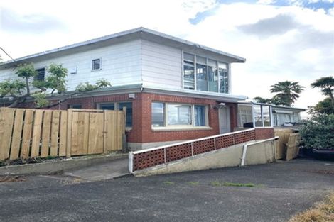 Photo of property in 10 Humphrey Kemp Avenue, Henderson, Auckland, 0612