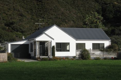 Photo of property in 22 Glenbrook Grove, Naenae, Lower Hutt, 5011