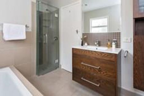 Photo of property in 14 La Trobe Street, Pakuranga Heights, Auckland, 2010