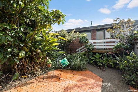 Photo of property in 8/26a Mount Smart Road, Onehunga, Auckland, 1061