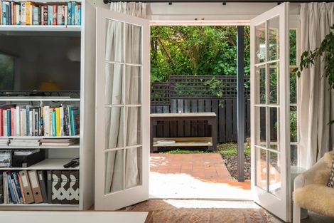 Photo of property in 4/85 Elizabeth Street, Mount Victoria, Wellington, 6011