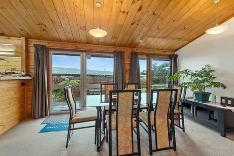 Photo of property in 2 Bata Place, Pomare, Rotorua, 3015