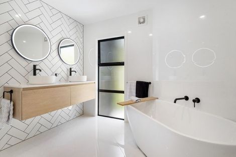 Photo of property in 32a Braemar Road, Castor Bay, Auckland, 0620