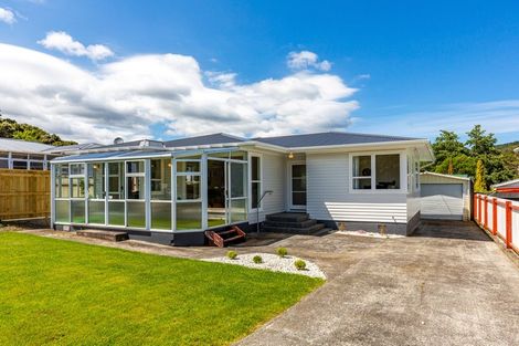 Photo of property in 10 Mimihau Grove, Wainuiomata, Lower Hutt, 5014