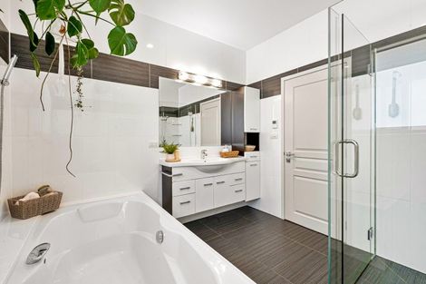 Photo of property in 64 Balboa Drive, Matakatia, Whangaparaoa, 0930