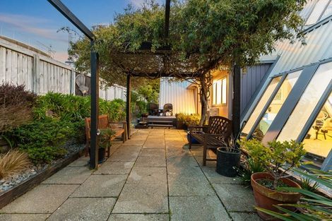 Photo of property in 112 Gloaming Hill, Titahi Bay, Porirua, 5022