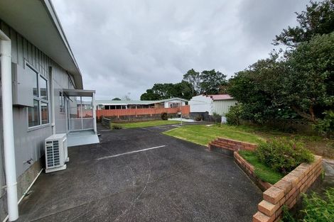 Photo of property in 2 Onslow Place, Merrilands, New Plymouth, 4312