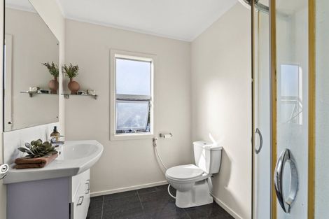 Photo of property in 23 Heta Road, Highlands Park, New Plymouth, 4312