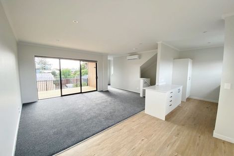 Photo of property in 6/5 Peachgrove Road, Te Atatu Peninsula, Auckland, 0610