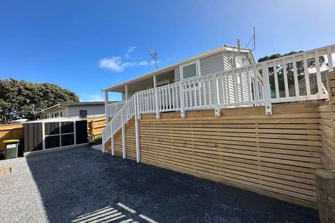 Photo of property in 21 William Street, Waikanae Beach, Waikanae, 5036