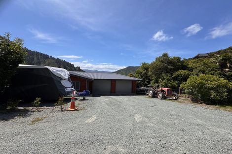 Photo of property in 19 Mccormicks Road, Whatamango Bay, Picton, 7281