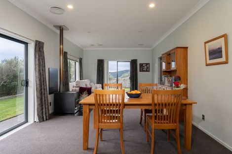 Photo of property in 49 Erlestoke Crescent, Churton Park, Wellington, 6037