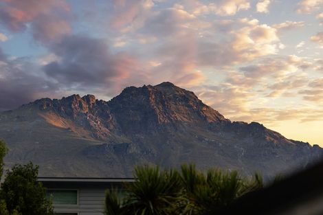 Photo of property in Alpine Meadows Apartments, 135w Fernhill Road, Fernhill, Queenstown, 9300