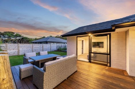 Photo of property in 6 Martingale Drive, Whitby, Porirua, 5024