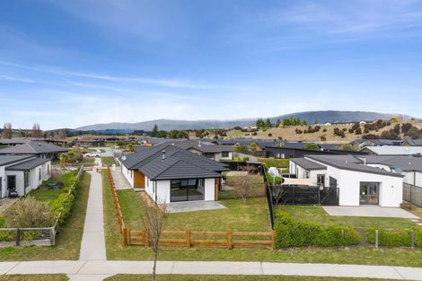 Photo of property in 40 Marbleleaf Lane, Albert Town, Wanaka, 9305