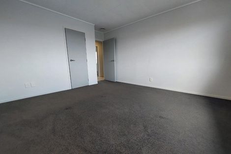 Photo of property in 1/59 Santiago Crescent, Unsworth Heights, Auckland, 0632