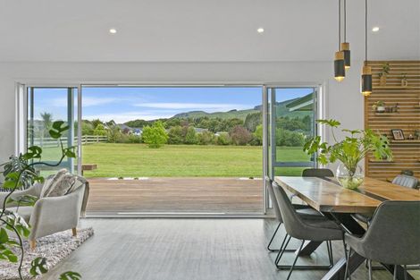 Photo of property in 6 Kahikatea Drive, Kinloch, Taupo, 3377