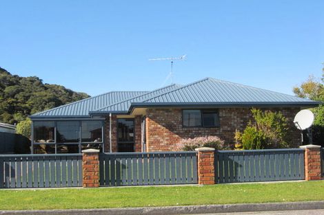 Photo of property in 9 Arum Road, Karoro, Greymouth, 7805